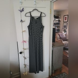 MAXI DRESS BY 24/7 MAUNCES SIZE LARGE